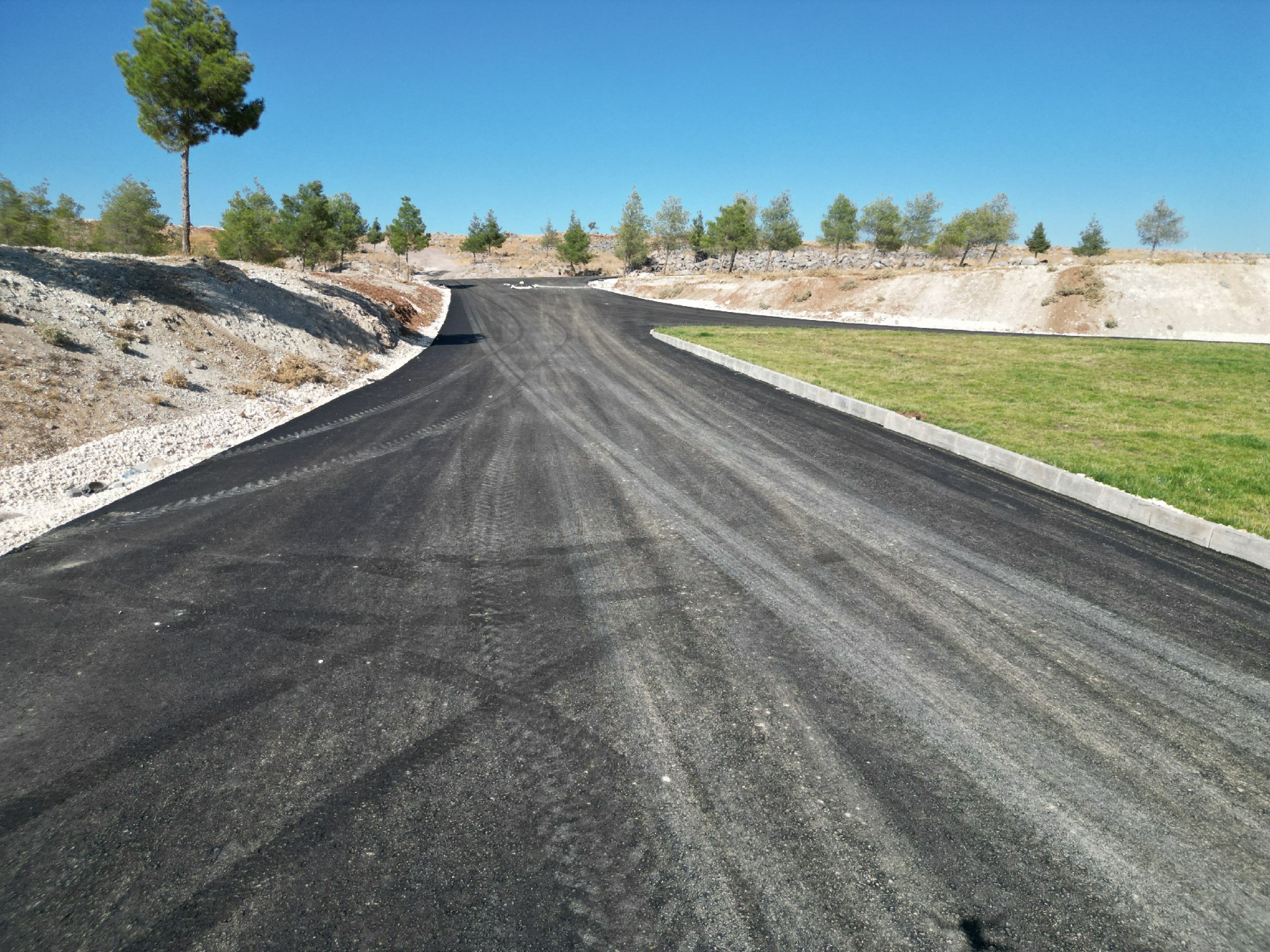 Kır düğün bahçesi yolu asfaltlandı