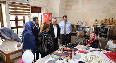 BAŞKAN BEYAZGÜL İLE VALİ AYHAN SANAT SOKAĞNDAKİ ATÖLYE ÇALIŞMASINA KATILDI