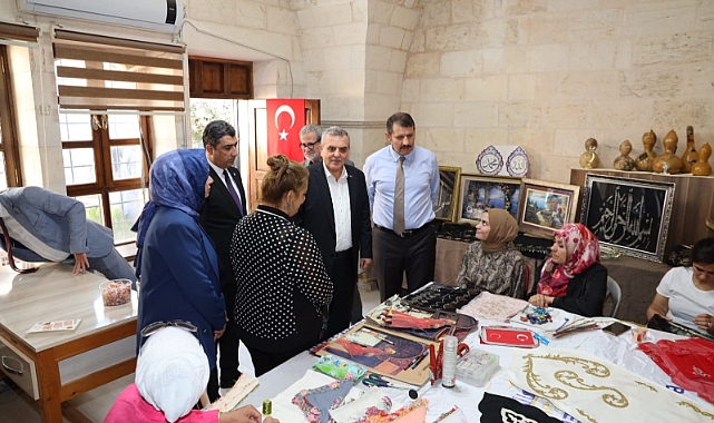 BAŞKAN BEYAZGÜL İLE VALİ AYHAN SANAT SOKAĞNDAKİ ATÖLYE ÇALIŞMASINA KATILDI