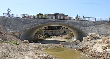 Büyükşehir, Güzelyurt’taki köprüyü hizmete sundu