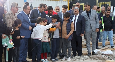 Çocuklar Vali Ayhan’la düğmeye bastı!
