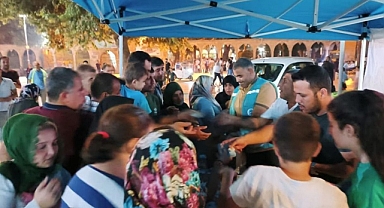 Eyyübiye Belediyesi Kandil Gecesi binlerce vatandaşa ikramda bulundu