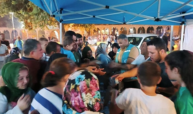 Eyyübiye Belediyesi Kandil Gecesi binlerce vatandaşa ikramda bulundu