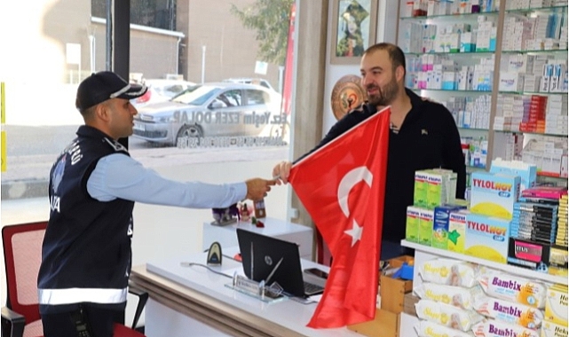 Karaköprü bayraklarla donatıldı