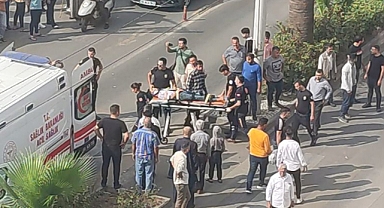 Kontrolden çıkan motosiklet refüje çarptı!