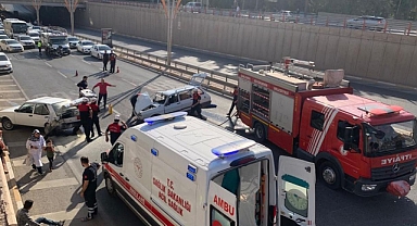 Otomobiller çarpıştı! Yaralılar var!