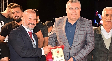 Şanlıurfalı Milli Takım Antrenörüne 'Yılın spor adamı' ödülü!