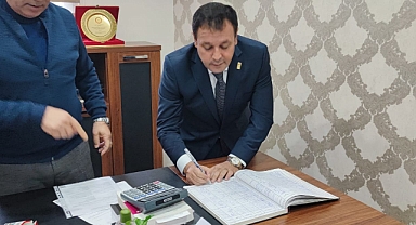 Başkan Yetim, Mazbatasını alarak resmen göreve başladı