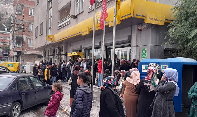 Birecik Ptt Şubesinde Kuyruk Çilesi Bitmiyor