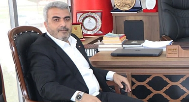 Camlarını kırdılar: Urfa'da AK Partili başkanın aracına saldırı!