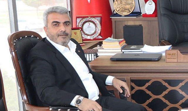 Camlarını kırdılar: Urfa'da AK Partili başkanın aracına saldırı!
