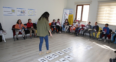 Karaköprü’de Çocuklar Yeni Metotlarla İngilizce Öğreniyor