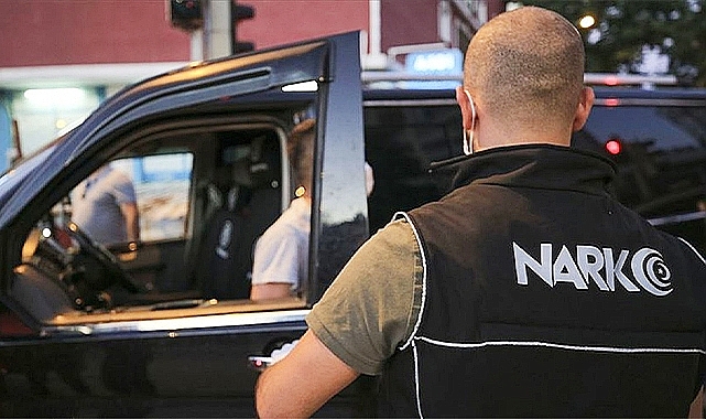 Şanlıurfa'da üniversiteye ait araçta 74 kilo uyuşturucu ele geçirildi