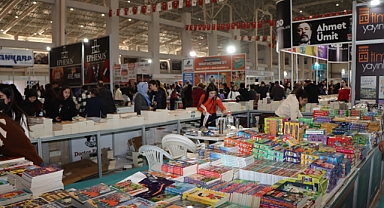 5. Ulusal Şanlıurfa Kitap Fuarı ziyaretçi akınına uğruyor