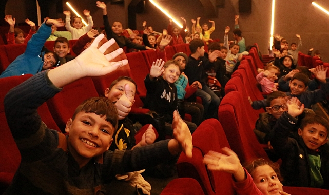 Köy Okulundaki Çocuklar İlk Kez Sinema İle Tanıştı