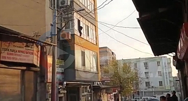 Şanlıurfa'da genç kız pencereden atlamak istedi