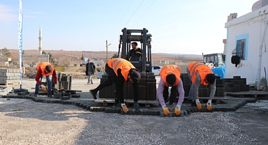 Bozova'da 2 mahallede üstyapı çalışmaları devam ediyor