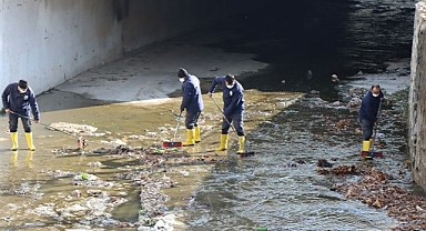 Büyükşehir Belediyesi'nden derelerde periyodik temizlik çalışması