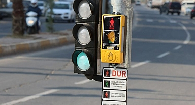 Büyükşehir’den okul önlerine butonlu yaya geçidi!