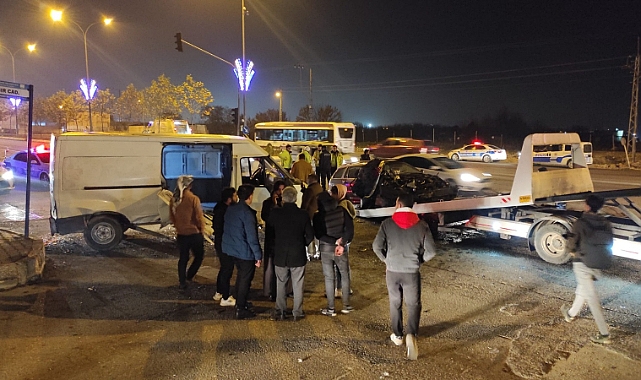 Cezaevi kavşağında kaza 14 yaralı