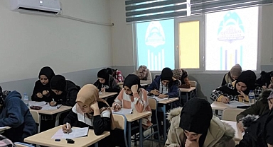 Eyyübiye’de gençler ücretsiz deneme sınavına katıldı