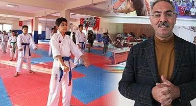 Gençler Eyyübiye'deki salonlarda vakit geçiriyor!