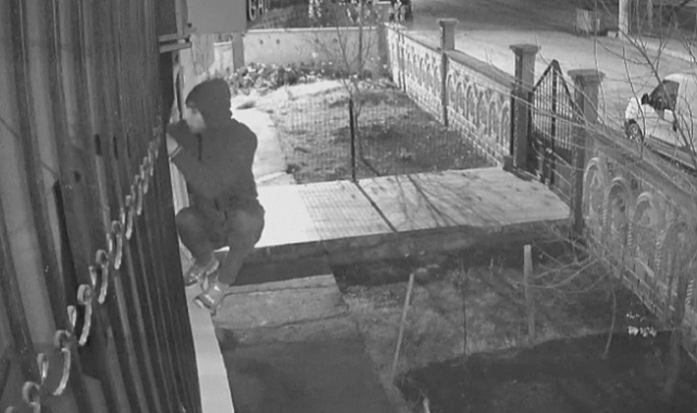 Şanlıurfa'da pantolonların çalınma anı güvenlik kamerasında