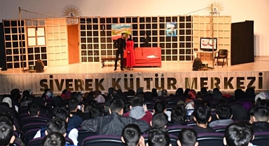 Siverek'te zazaca tiyatro oyunu vatandaşların beğenisini topladı
