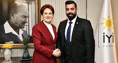 Urfalı İş adamının rozetini Akşener taktı