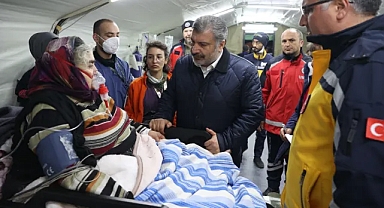 Bakan Koca Hatay depreminde yaralananları ziyaret etti