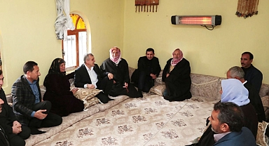 Başkan Beyazgül, tarım işçisi aileye misafir oldu!