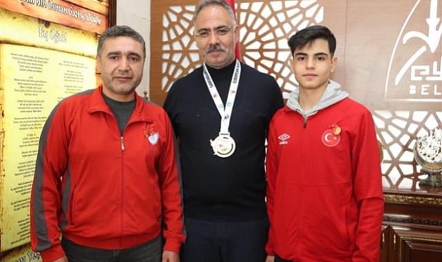 Başkan Kuş, Şampiyon Sporcuyu Ödüllendirdi