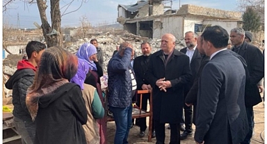 Bayraktar, Şanlıurfa'da depremzede çiftçileri ziyaret etti