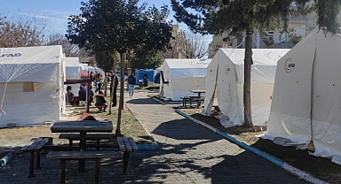 Büyükşehir’den Her Gün Binlerce Depremzedeye Sıcak Yemek