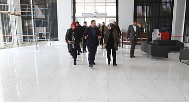 Depremde hasar gördü! Urfa'daki belediye hizmet binası yıkılacak!