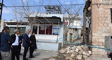 Hilvan’da Depremin Ağır Hasar Oluşturduğu Evlerin Yıkımına Başlandı