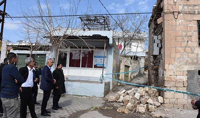 Hilvan’da Depremin Ağır Hasar Oluşturduğu Evlerin Yıkımına Başlandı