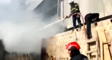 İtfaiye söndürdü: Oduncu pazarında yangın çıktı!