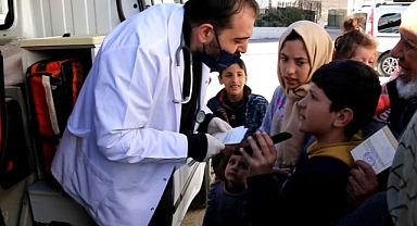 Urfa'daki depremzedelere mobil sağlık hizmeti başladı!