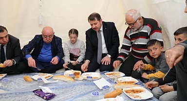 Vali Ayhan depremzedeleri ziyaret etti