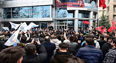 100 bin imzaya ulaştı! 3'üncü Cumhurbaşkanı adayı oldu!