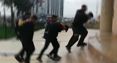 5 şahıs tutuklandı! Urfa'da ağır hasarlı binadan çelik kasa çaldılar!