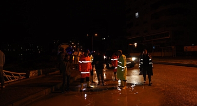Başkan Beyazgül Gece Boyunca Çalışmaları Sahada Yönetti