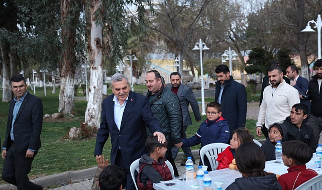 Başkan Beyazgül, Viranşehir İftar Çadırında Vatandaşlarla İftar Yaptı