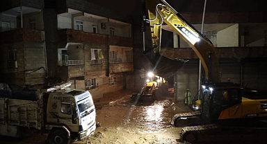 Büyükşehir Belediyesi ekipleri sel felaketine karşı çalıştı!