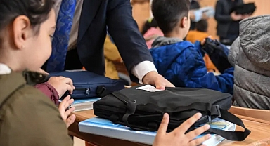 Deprem bölgesindeki öğrenciler için kitap açıklaması!