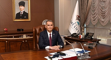 Deprem nedeniyle çok eleştirilmişti! Komşu kentin valisi istifa etti !