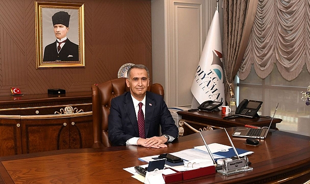 Deprem nedeniyle çok eleştirilmişti! Komşu kentin valisi istifa etti !