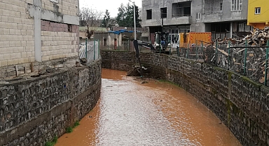 Korçik Deresinde Temizlik Çalışmaları Devam Ediyor