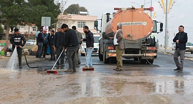 Sel felaketi sonrası Harran'da temizlik çalışması!